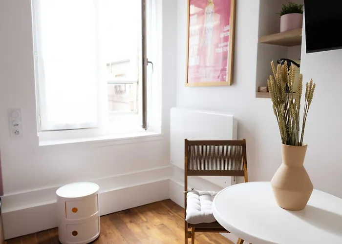 Da-3-turenne-bm Near Place Des Vosges * Paris